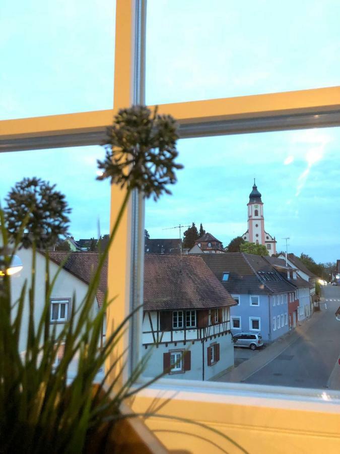Wohnung 2 - Nur 5 Fahrminuten Vom Europapark Ettenheim Bagian luar foto